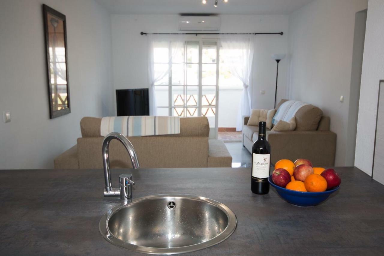 Puerto De La Duquesa Beach Apartment Castillo de Sabinillas Exteriör bild